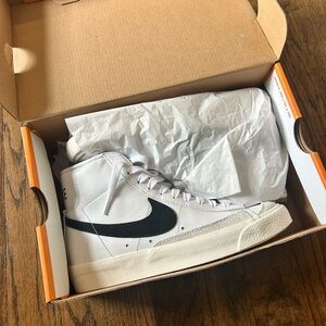 NIKE Blazer Mid '77 Womens Shoes